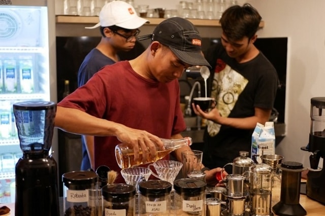 Ini 4 tipe barista yang bakal sering lo temui di coffee shop!